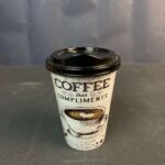 ⁦كوب قهوة بغطاء 450 مل أشكال مختلفه⁩ - الصورة ⁦3⁩
