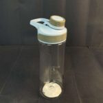 ⁦زجاجة مياه 730 مللي شفاف بغطاء ملون⁩ - الصورة ⁦6⁩